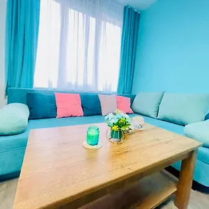 Апартаменты By The Sea - With Free Parking