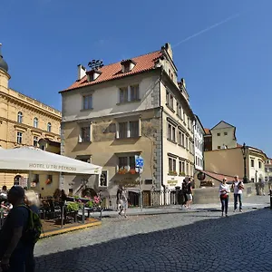 Hotel U 3 Pstrosu, Prague