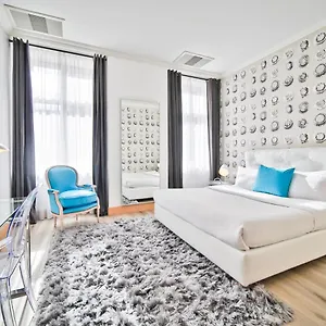 Hotel Friday, Praag